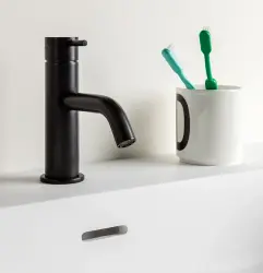 Waterevolution Flow umivalnik mat črna T110PR