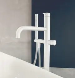 Waterevolution Flow samostoječa kadna pipa s prho mat bela T133BR