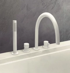 Waterevolution Flow 4-gats Badkraan voor Badrandmontage Wit T138BR in het Sloveens zou zijn:

Waterevolution Flow 4-luknjična kopalniška armatura za montažo na rob kadi Bela T138BR