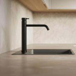 Waterevolution Flow kuhinjska armatura mat črna T150PR