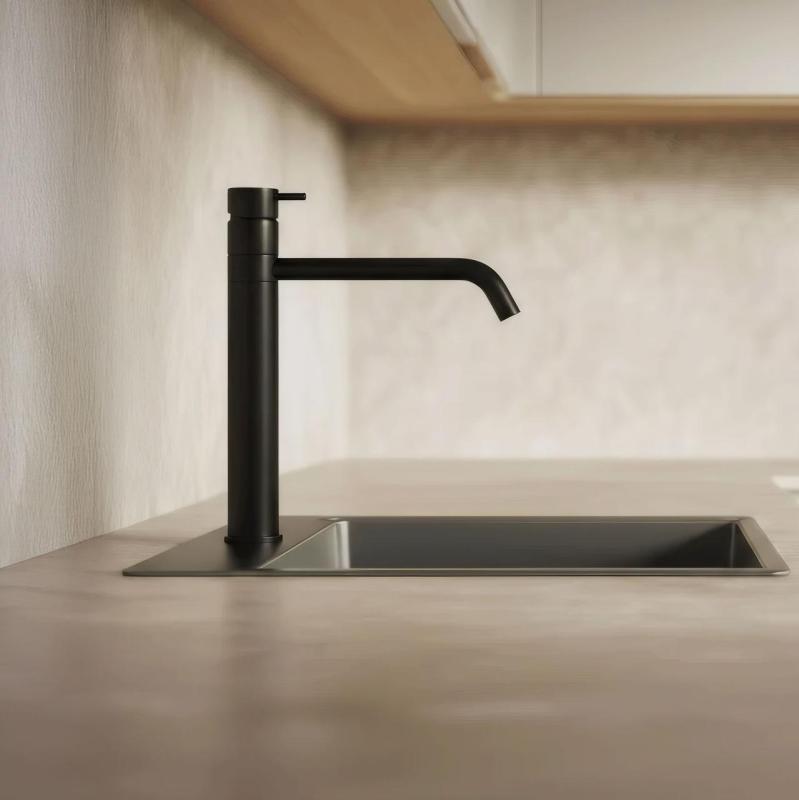 Waterevolution Flow kuhinjska armatura mat črna T150PR