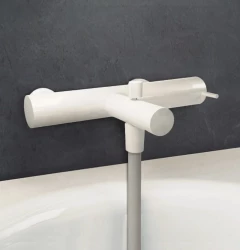 Waterevolution Flow badmengkraan met handdoucheset mat wit T130BR vertalen naar het Sloveens zou worden:

Waterevolution Flow kopalniška pipa z ročno prho mat bela T130BR