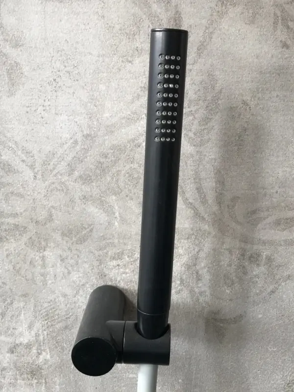 Waterevolution Flow kadilna pipa z ročno prho v mat črni barvi T130PR