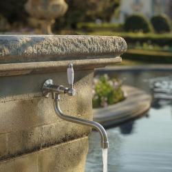 PB klasična stenska fontanska pipa z belo ročico za hladno vodo in dolgim izlivom nerjaveče jeklo 1208853572