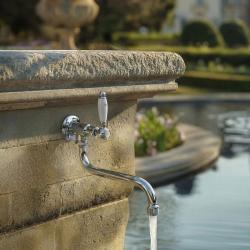 PB klasična stenska fontanska pipa z belo ročico za hladno vodo in dolgim izlivom krom 1208853612