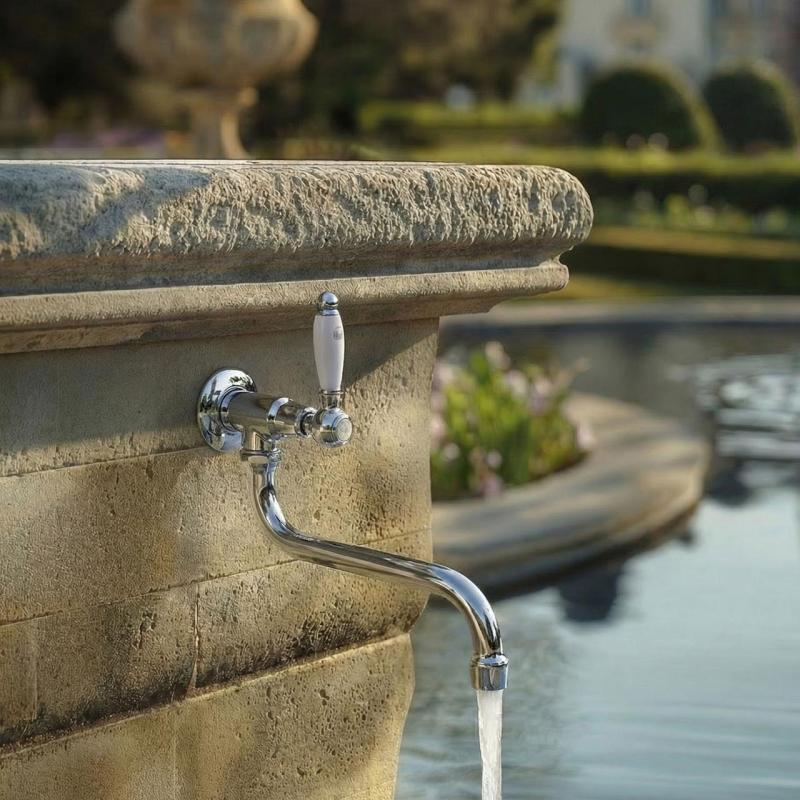 PB klasična stenska fontanska pipa z belo ročico za hladno vodo in dolgim izlivom krom 1208853612