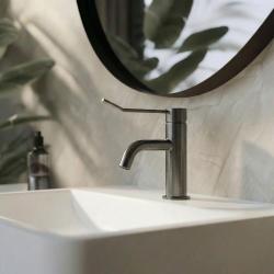 Waterevolution Flow wastafelarmatur inclusief klikplug PVD kanonmetaal T111GME