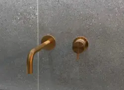Waterevolution Flow vgradna umivalniška pipa PVD Krtačeni Baker z izlivom 21 cm T116CPE-21