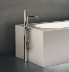 Waterevolution Flow samostoječa kopalniška pipa s prho krom T13301