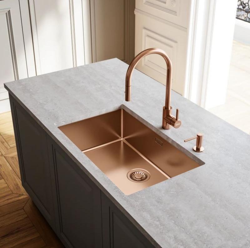 Franke bakrena kuhinjska pipa Eos Neo z izvlečno pršno glavo pvd copper 115.0628.254