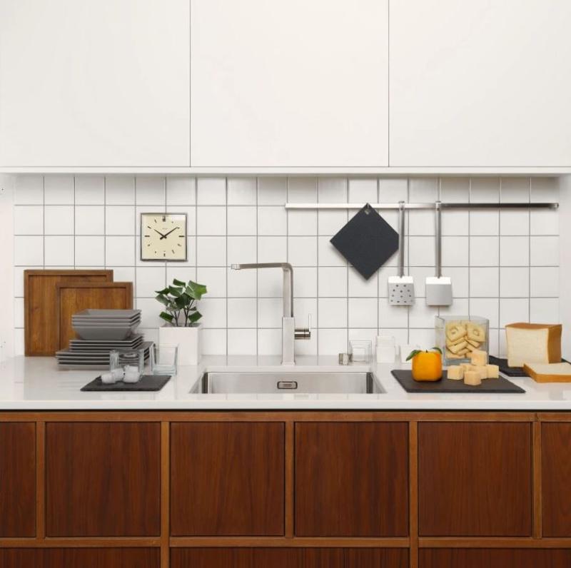 Franke masivna nerjaveča jeklena kuhinjska pipa Mythos z vrtljivim izlivom inox 115.0547.852