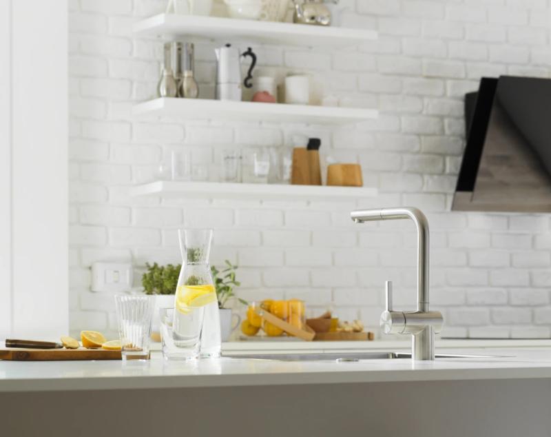 Franke brušena nerjaveča jeklena senzorska kuhinjska pipa Atlas Neo z izvlečno izlivno cevjo inox 115.0625.523