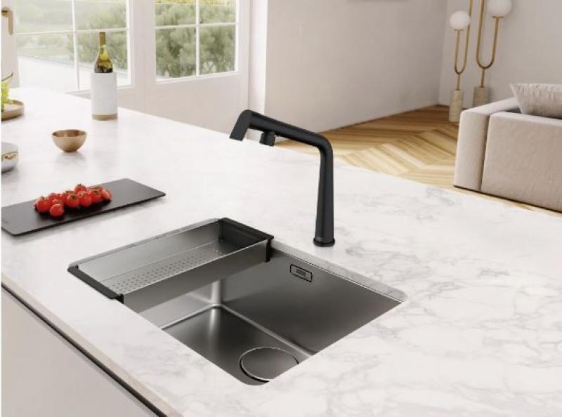 Franke Icon kuhinjska pipa mat črna z vrtljivim izlivom 115.0625.187