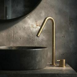 Waterevolution Flow 2-gats wastafelkraan geborsteld messing met hoge V 120mm uitloop T1122VLE