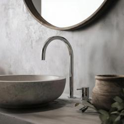 Waterevolution Flow 2-luknjasta umivalniška pipa krom z nizkim U 200mm izlivom T1122U01