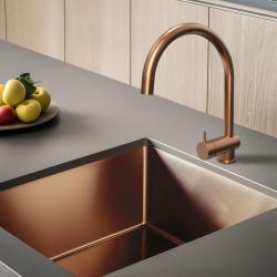 Waterevolution Flow kuhinjska pipa PVD brušeni baker z izvlečno izlivno cevjo T155CPE