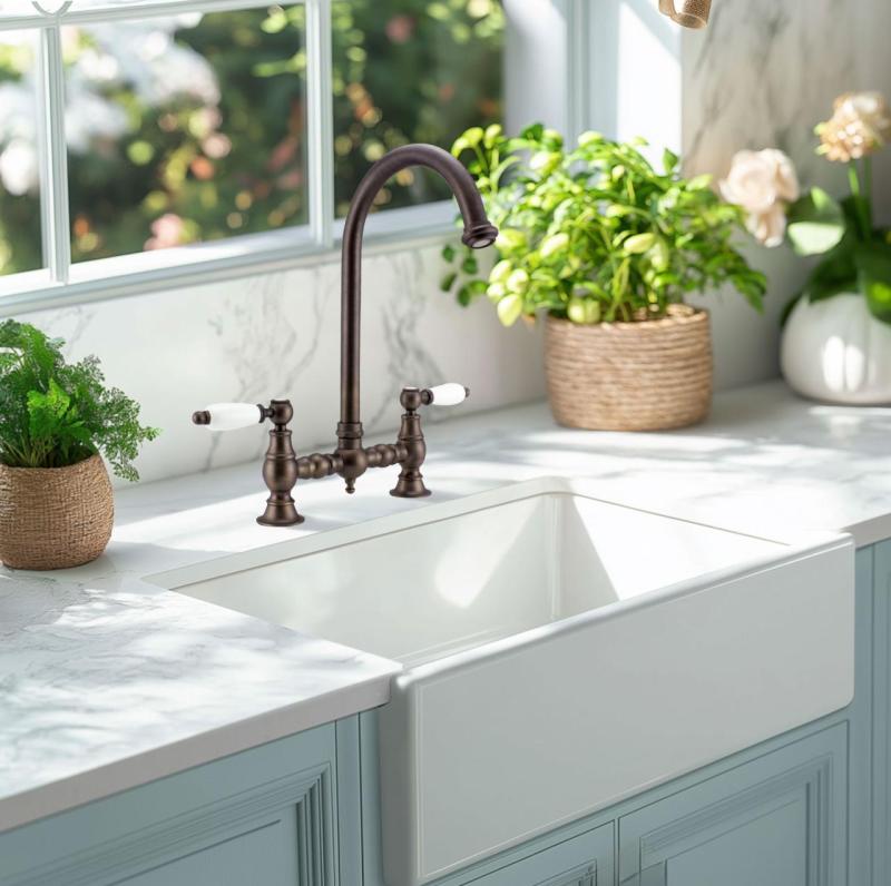 PB Nostalgische Kuhinjska Pipa Temen Bronast Z Okroglim Izlivom In Belimi Ročaji 1208954665