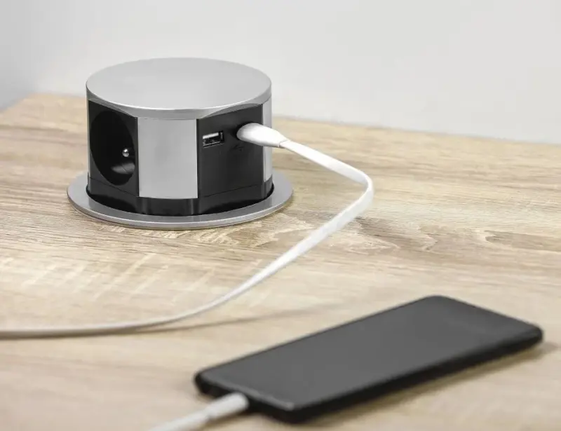 Indux Push verzinkljivo kuhinjsko vtičnico s srebrno ozemljitvijo v delovni plošči s 3 vtičnicami in 2 x USB 1208957411