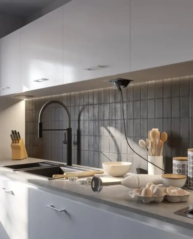 Indux Flip Medium kuhinjska vtičnica s kovinskimi zemeljskimi kontakti v delovni plošči ali zgornjem omarici, mat črna, s 3 vtičnicami 1208957434