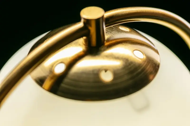 Decor Ciklop medeninasta zlata talna svetilka z videzom kapljice 9737