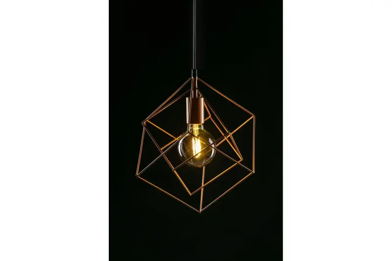 Decor Rosa gouden geometrische hanglamp bestaande uit 2 messing kubussen 3376

Dekor Rosa zlata geometrijska viseča svetilka, sestavljena iz 2 medeninastih kock 3376