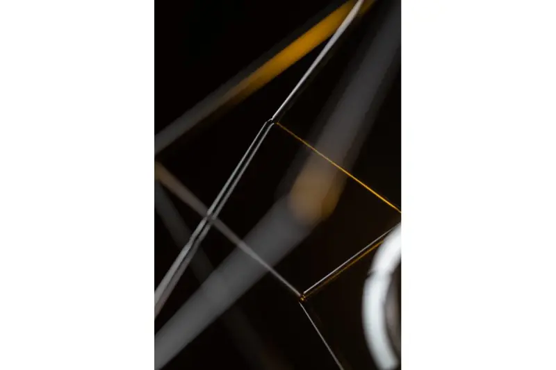 Decor Rosa črna geometrijska viseča svetilka sestavljena iz 2 črnih kock 3437