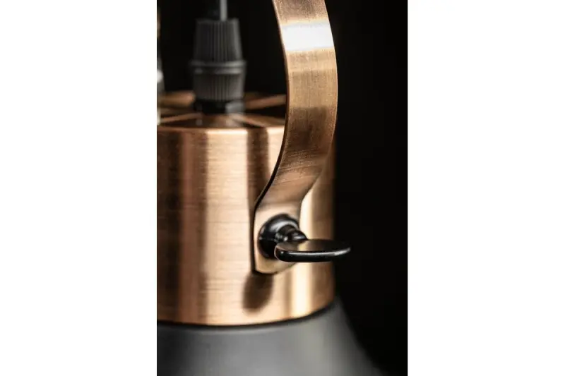 Decor Mees črna kovinska viseča svetilka s senčnikom v obliki petrolejske svetilke 2363