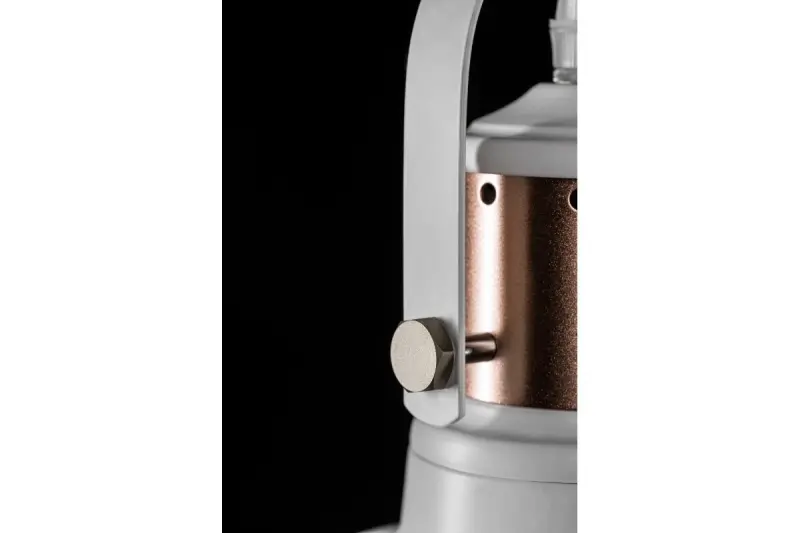 Decor Noor elegant bela viseča svetilka s bakrenim elementom 6934