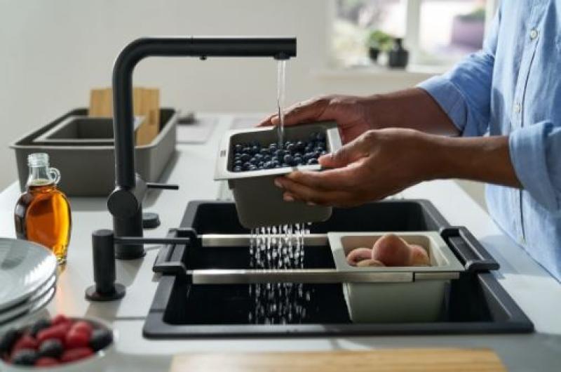 Franke Univerzalni komplet dodatkov vse v enem setu 4, rezalna deska, vložek, odcejalna podloga in shranjevalni zabojček 112.0655.488