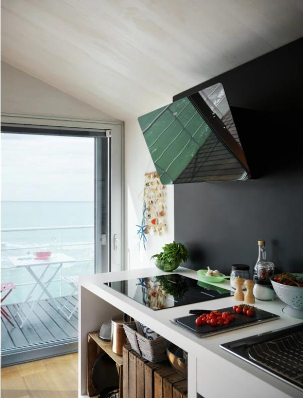 Franke Smart vertikalna črna steklena napa 80 cm 110.0377.735