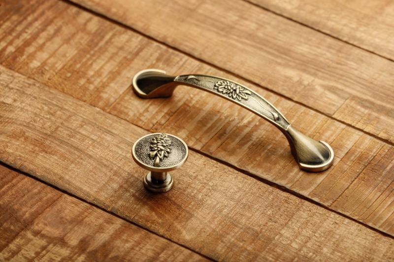 Zamak gumb ARDEA antično krtačen medeninast 1208959254