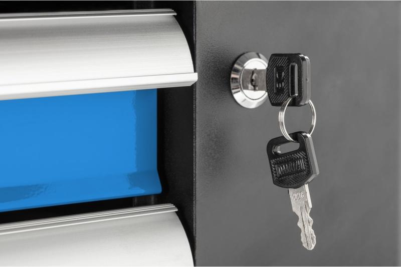 Hoegert Orodjarna s 7 predali in stranskimi vrati. 1208962009