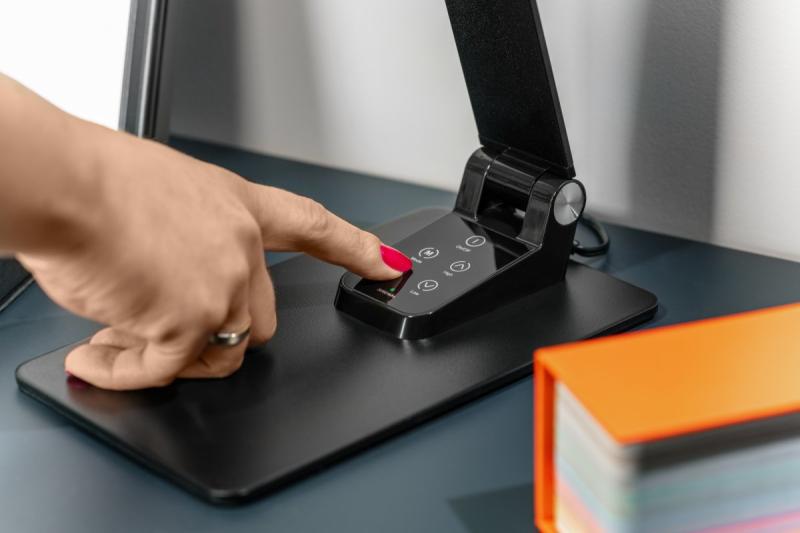 Decor Bnamizna svetilka Loneos 12W 700lm AC220-240V 3-CCT 5-stopenjsko zatemnjevanje RA>80 USB črna 1208962502