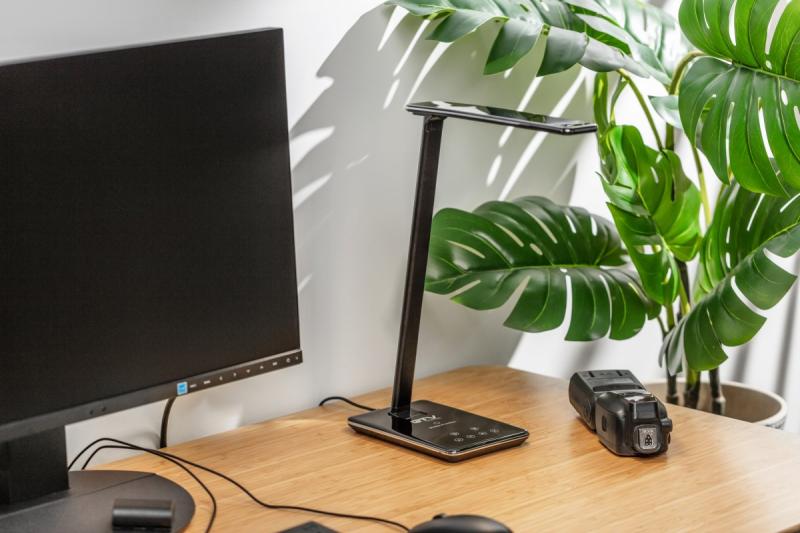 Decor Namizna Svetilka Tritton 6W 340lm AC220-240V 4-CCT Brezžično Polnjenje USB PF>0,5 RA>80 črna 1208962518