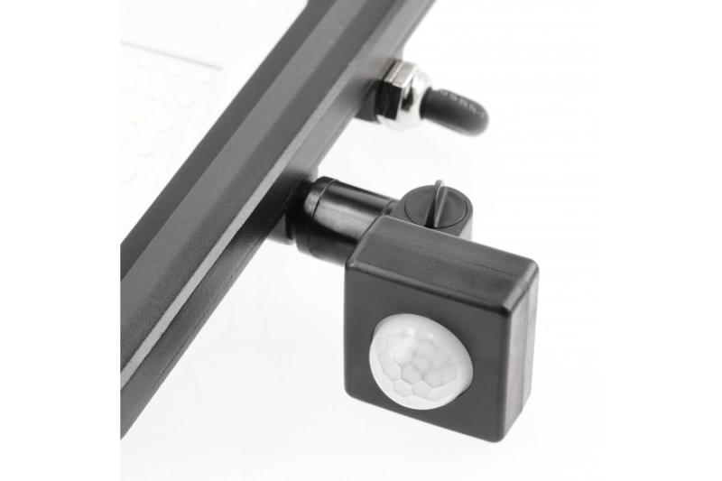 LED reflektor iNEXT z detektorjem gibanja 50W 4000lm, PF>0,9, RA>80, IP65, 120°, 6400K, črno ohišje 1208962862