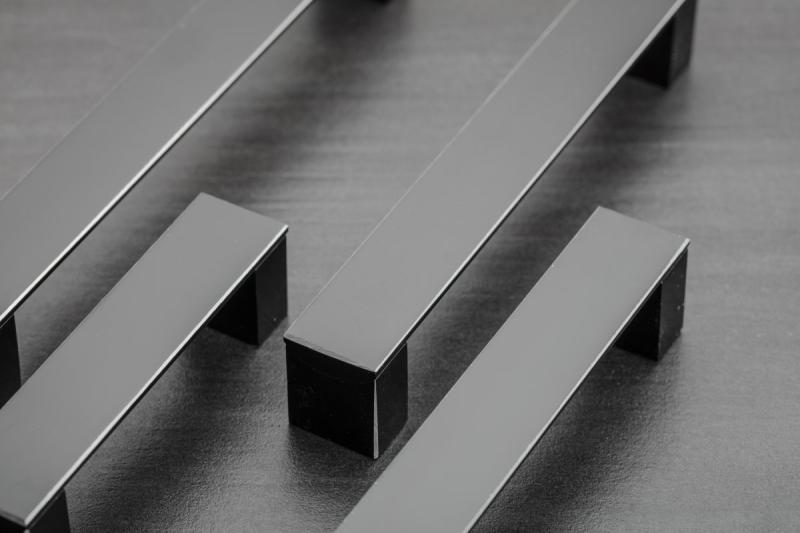 Aluminijasti ročaj ARES C=128mm črna 1208965473