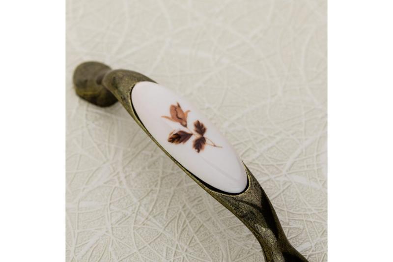 Porcelanski ročaj 728P C=96mm antikna medenina B-jesenska vrtnica 1208965701