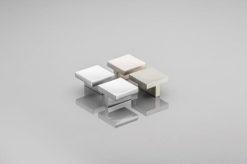 Ročaj Zamak 40x40mm C=32mm brušeno jeklo 1208965775