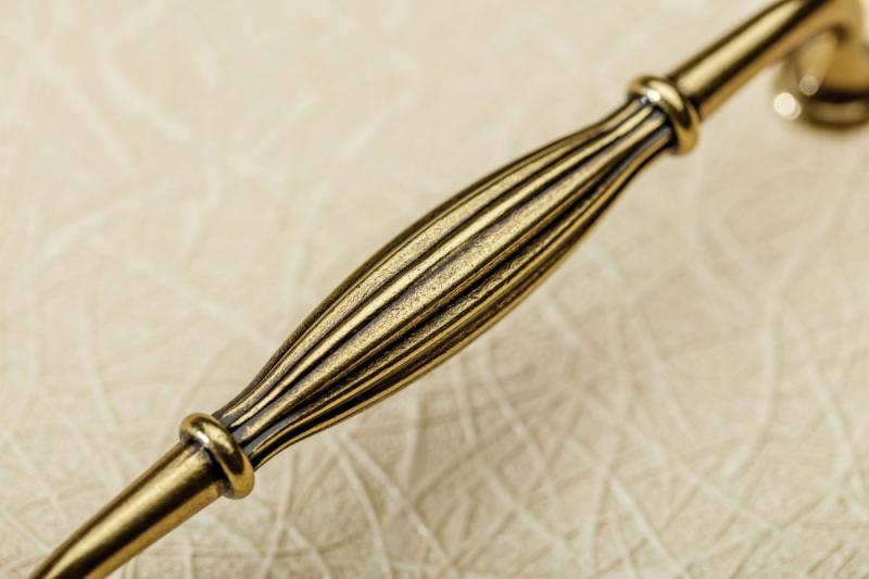 Ročaj Zamak ABIATE C=128mm starinska medenina 1208965857