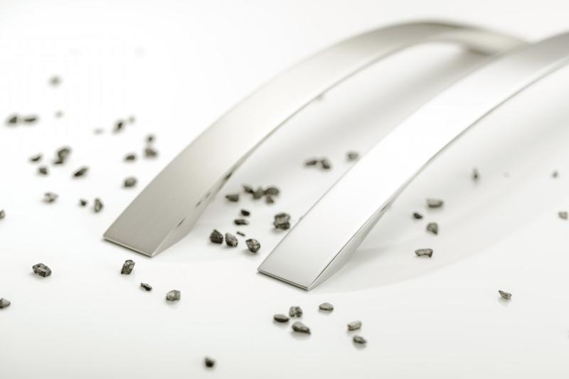 Zamak ročaj CALABRIA C=160 mm brušeno jeklo 1208965917