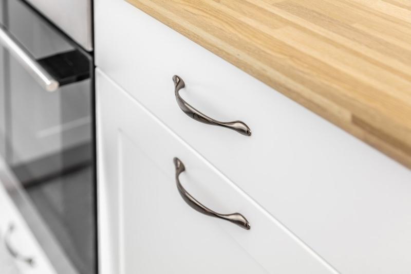 Ročaj Zamak CAMAIO C=128mm črna kromirana 1208965927