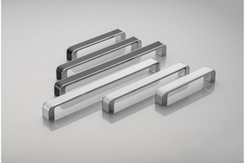 Zamak ročaj MONA C=128 mm krom/bela 1208966128