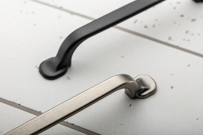 Ročaj Zamak RETRIS C = 128 mm črna mat 1208966193