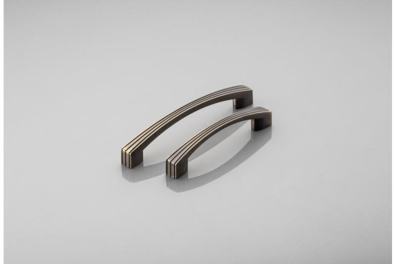 Zamak ročaj VASTO C=128 mm starinsko brušena medenina 1208966227