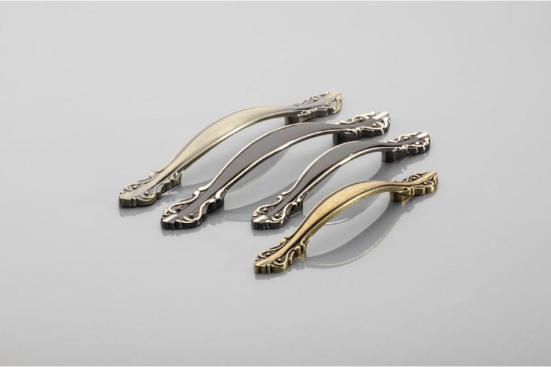 Zamak ročaj WERONA C=96mm starinsko medenina 1208966256