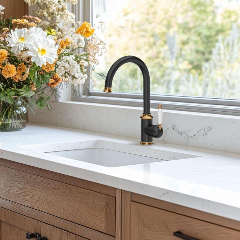 Quadri Worksop Klasična Nostalgijska Črna Kuhinjska Pipa z PVD Zlato Obdelavo in Keramičnim Ročajem 1208967725