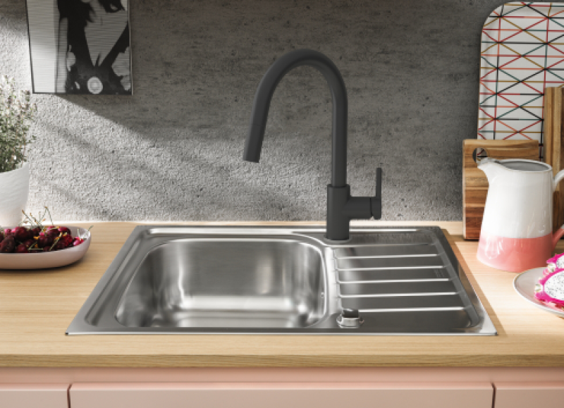 Franke Lina kuhinjska armatura Onyx z izvlečno ročno prho 115.0626.055