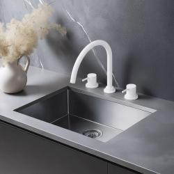 Waterevolution Flow 3-luknjasta kuhinjska armatura z vrtljivim izlivom in priključkom za filtrirano vodo bela T152UBR