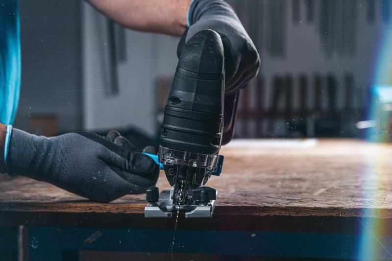 HÖGERT akumulatorska vbodna žaga, 18V, antivibracijski ročaj - brez akumulatorja