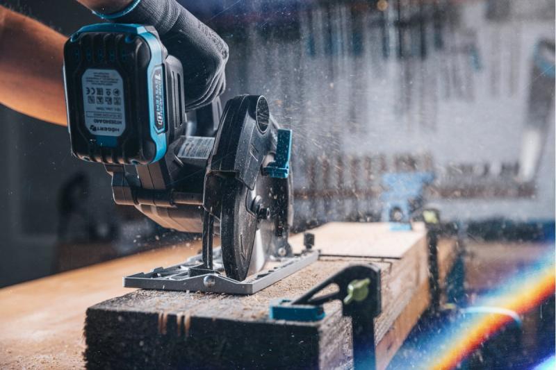 HÖGERT akumulatorska krožna žaga, 18V, brez akumulatorja, priključek za sesalnik